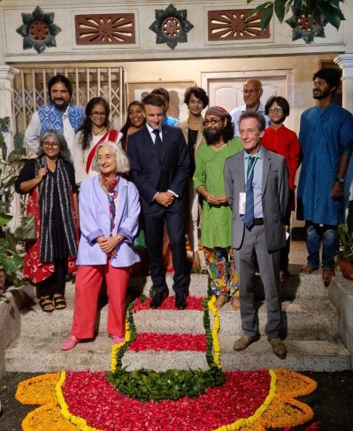 রাহুল আনন্দের বাসায় ফ্রান্সের প্রেসিডেন্ট ইমানুয়েল ম্যাক্রোঁ (ছবি: আলিয়ঁস ফ্রঁসেজ)