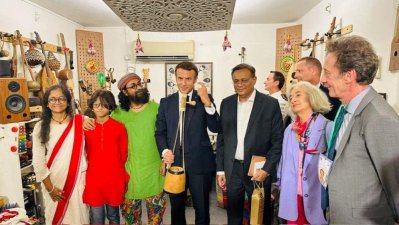 রাহুল আনন্দের বাসায় ফ্রান্সের প্রেসিডেন্ট ইমানুয়েল ম্যাক্রোঁ (ছবি: আলিয়ঁস ফ্রঁসেজ)