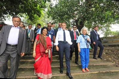 ফ্রান্সের প্রেসিডেন্ট ইমানুয়েল ম্যাক্রোঁই প্রথম কোনও রাষ্ট্রপ্রধান হিসেবে ঢাকায় ‘ফেন্ডশীপ’-এর তৈরি এরকম পানসীতে ভ্রমণ করলেন