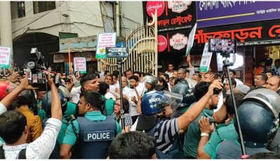 সিএমএম আদালতের সামনে আইনজীবী-পুলিশ সংঘর্ষে আহত হয়েছে অন্তত ১৬ জন