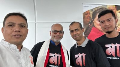 লন্ডনে এভাবেই চলছে ‘মা’য়ের প্রচারণা
