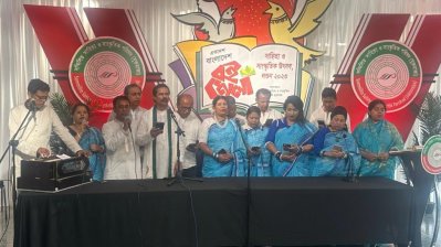 সাংস্কৃতিক উৎসবে গান পরিবেশনা