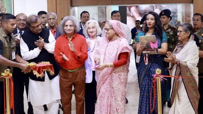 প্রদর্শনী উদ্বোধন করছেন প্রধানমন্ত্রী শেখ হাসিনা (ছবি: ফোকাস বাংলা)