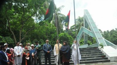 জাতীয় ও দলীয় পতাকা উত্তোলন করে কাউন্সিলের উদ্বোধন করেন দলটির নেতারা