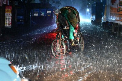 জলজট-যানজটে দুর্বিষহ জনজীবন (ফটোস্টোরি)