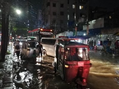জলজট-যানজটে দুর্বিষহ জনজীবন (ফটোস্টোরি)