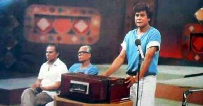 বিটিভিতে সংগীত পরিবেশন করছিলেন জাফর ইকবাল