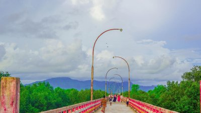 যেথায় নদী-পাহাড় আর প্রকৃতির মিতালি, সৌন্দর্যে মুগ্ধ পর্যটকরা