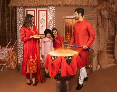 পূজার পোশাক এনেছে সারা 