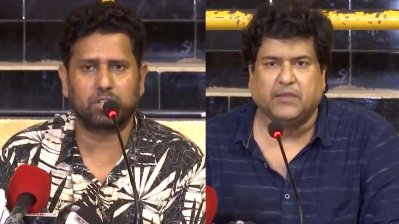 সংবাদ সম্মেলনে দুই অধিনায়ক রাজ ও দীপন
