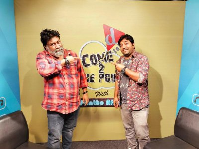 অনুষ্ঠান সেটে অভিনেতা চাষী ও সঞ্চালক পান্থ