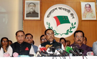আওয়ামী লীগের কেন্দ্রীয় কার্যালয়ে যৌথসভা শেষে সাংবাদিকদের সঙ্গে কথা বলেন ওবায়দুল কাদের (ছবি: ফোকাস বাংলা)