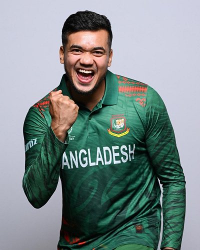 ২০২৩ বিশ্বকাপের জার্সিতে তাসকিন আহমেদ (ছবি: সংগৃহীত)