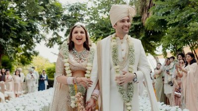 বিয়ের আসরে পরিণীতি ও রাঘব