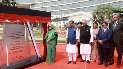 সড়ক ভবন প্রাঙ্গণে বঙ্গবন্ধু শেখ মুজিবুর রহমানের ম্যুরাল তৃতীয় নেত্র উদ্বোধন করেন প্রধানমন্ত্রী