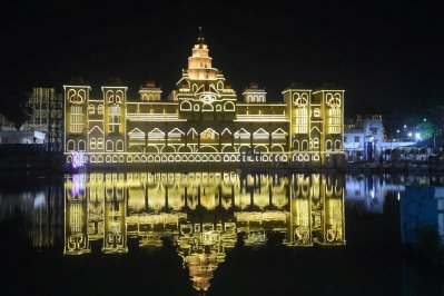 কলকাতার দুর্গাপুজো, আজ পঞ্চমী (ফটো স্টোরি)