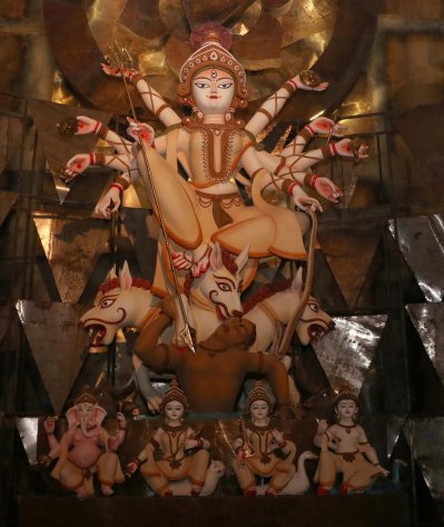 কলকাতার দুর্গাপুজো, আজ পঞ্চমী (ফটো স্টোরি)