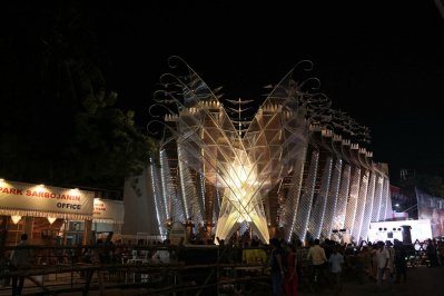 কলকাতার দুর্গাপুজো, আজ পঞ্চমী (ফটো স্টোরি)