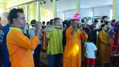 প্রস্তুতি শেষ, মণ্ডপে মণ্ডপে প্রার্থনা (ফটো স্টোরি)