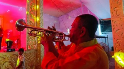 প্রস্তুতি শেষ, মণ্ডপে মণ্ডপে প্রার্থনা (ফটো স্টোরি)