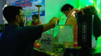প্রস্তুতি শেষ, মণ্ডপে মণ্ডপে প্রার্থনা (ফটো স্টোরি)