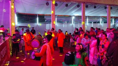 প্রস্তুতি শেষ, মণ্ডপে মণ্ডপে প্রার্থনা (ফটো স্টোরি)