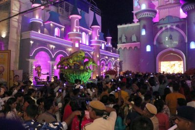 শ্রীভূমি দুর্গাপূজায় মানুষের ভিড়