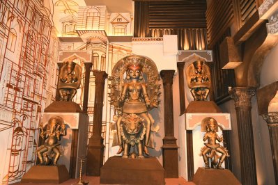 ভবানিপুর ৬-এ অবসর দুর্গাপূজা মণ্ডপ