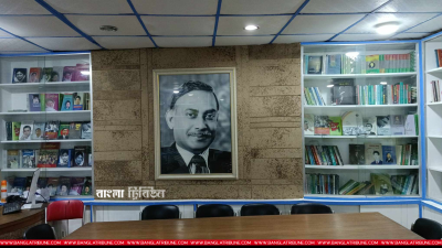 লাইব্রেরিতে নতুন বুক সেলফের পাশাপাশি শোভা পাচ্ছে দলের প্রতিষ্ঠাতা জিয়াউর রহমানের ছবি