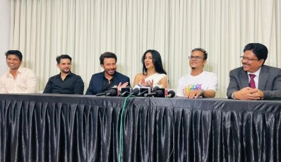 প্রেস কনফারেন্সে শাকিব-সোনাল ও নির্মাতা-প্রযোজকরা