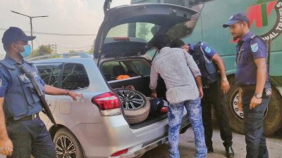 সাভারের আমিনবাজারে পুলিশের তল্লাশি