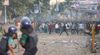 কাকরাইল ও হেয়ার রোডে বিএনপিকর্মীদের সঙ্গে পুলিশের সংঘর্ষ (ছবি: ফোকাস বাংলা)