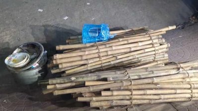 জব্দ করা রান্নার সামগ্রী ও বাঁশ