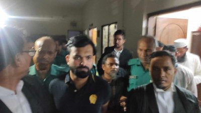 ইশফাক হোসেনকে পাঁচ দিনের রিমান্ডে পাঠানো হয়েছে