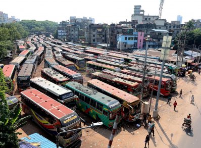 রবিবারের হরতালে দূরপাল্লার যানবাহন চলাচল ব্যহত হয়, চট্টগ্রামে কদমতলী বাসস্ট্যান্ড থেকে ছেড়ে যায়নি কোনও বাস (ছবি: ফোকাস বাংলা)