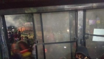 জিগাতলায় বাসে আগুন
