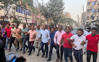 সায়দাবাদ এলাকায় স্বেচ্ছাসেবক দলের বিক্ষোভ মিছিল