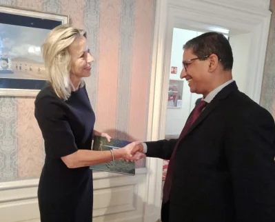 নেদারল্যান্ডসের প্রতিরক্ষামন্ত্রী কাজা ওলোনগ্রেনের সঙ্গে বাংলাদেশের রাষ্ট্রদূত রিয়াজ হামিদুল্লাহ