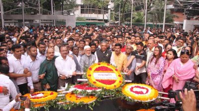 বঙ্গবন্ধুর প্রতিকৃতিতে শ্রদ্ধা নিবেদন করেন আ ফ ম বাহাউদ্দিন নাছিম
