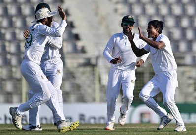 মোট ১০ উইকেট নিয়ে ম্যাচসেরা তাইজুল। 