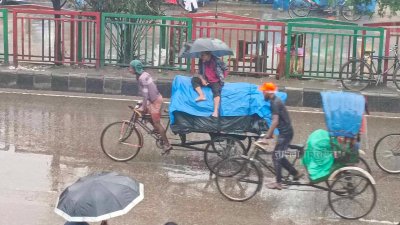বৃষ্টিতে ভোগান্তি