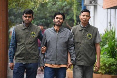 সিটিটিসির হেফাজতে গ্রেফতারকৃত হিজবুত তাহরীরের শীর্ষ নেতা তৌহিদুর রহমান ওরফে তৌহিদ ওরফে সিফাত