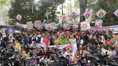  মানববন্ধনে বিএনপির বিভিন্ন পর্যায়ের নেতাকর্মীরা (ছবি: বাংলা ট্রিবিউন)