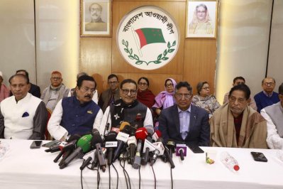 বঙ্গবন্ধু অ্যাভিনিউতে আওয়ামী লীগের কেন্দ্রীয় কার্যালয়ে সাংবাদিকদের ব্রিফ করেন ওবায়দুল কাদের