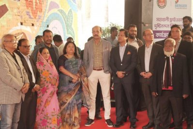 মহাখালী ফ্লাইওভারের নিচের পিলারগুলোয় স্ট্রিট আর্ট পরিদর্শন করেন ডিএনসিসি মেয়র আতিকুল ইসলাম 