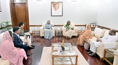 অনুসারীদের নিয়ে গণভবনে যান রওশন এরশাদ, বৈঠক করেন প্রধানমন্ত্রী শেখ হাসিনার সঙ্গে (ছবি: ফোকাস বাংলা)