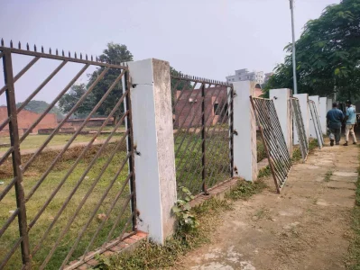 লাগানো হচ্ছে নতুন গ্রিল