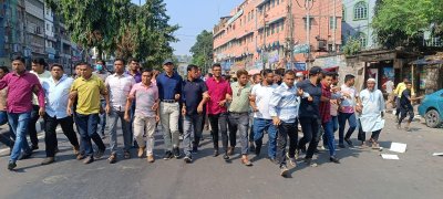 গ্রেফতার এড়াতে বিভিন্ন কৌশলে মিছিল করছেন বিএনপির কর্মীরা