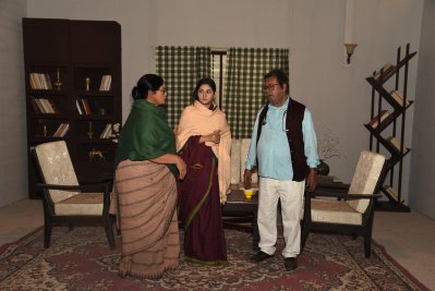 নাটকের আরেকটি দৃশ্য