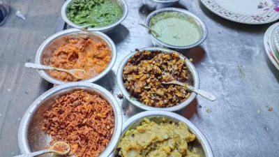 ভর্তা দিয়ে চিতই পিঠা খাওয়ার মজাই আলাদা